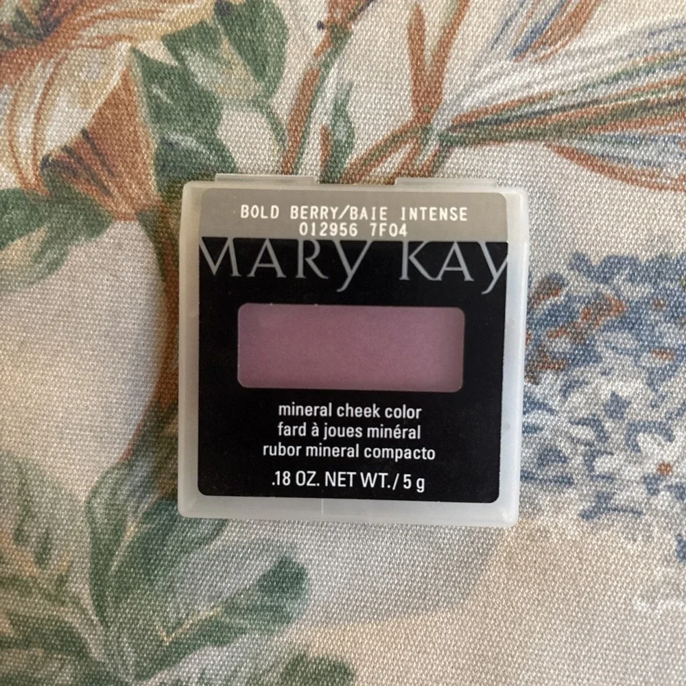 MARY KAY Mineral Cheek BOLD BERRY Color Full Size .18 oz. 012956‎ NEW